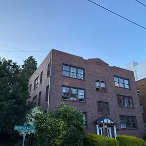 Apartment Historic Cap Hill Apartment With Space Needle Views, Seattle