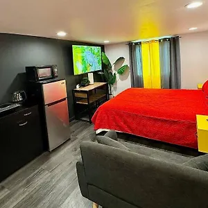 Apartment New Tiny Uptown