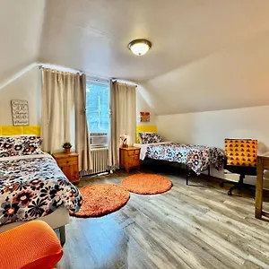 Homestay Private With Two Twin Beds Air Conditioning And Shared Bathrooms Located Near Seatac Airport And Downtown, Seattle
