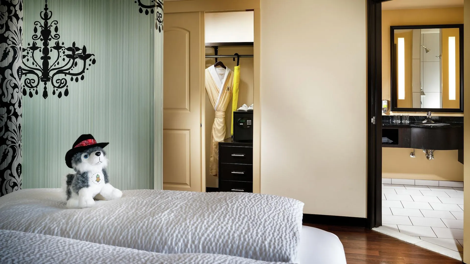 Staypineapple, The Maxwell Hotel, Seattle Center Seattle Hotel