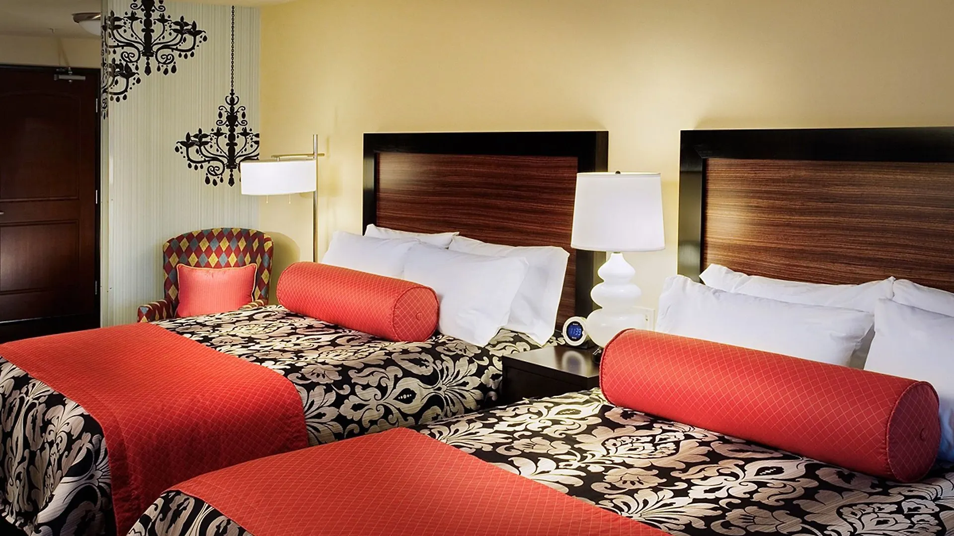 Hotel Staypineapple, The Maxwell Hotel, Seattle Center Seattle