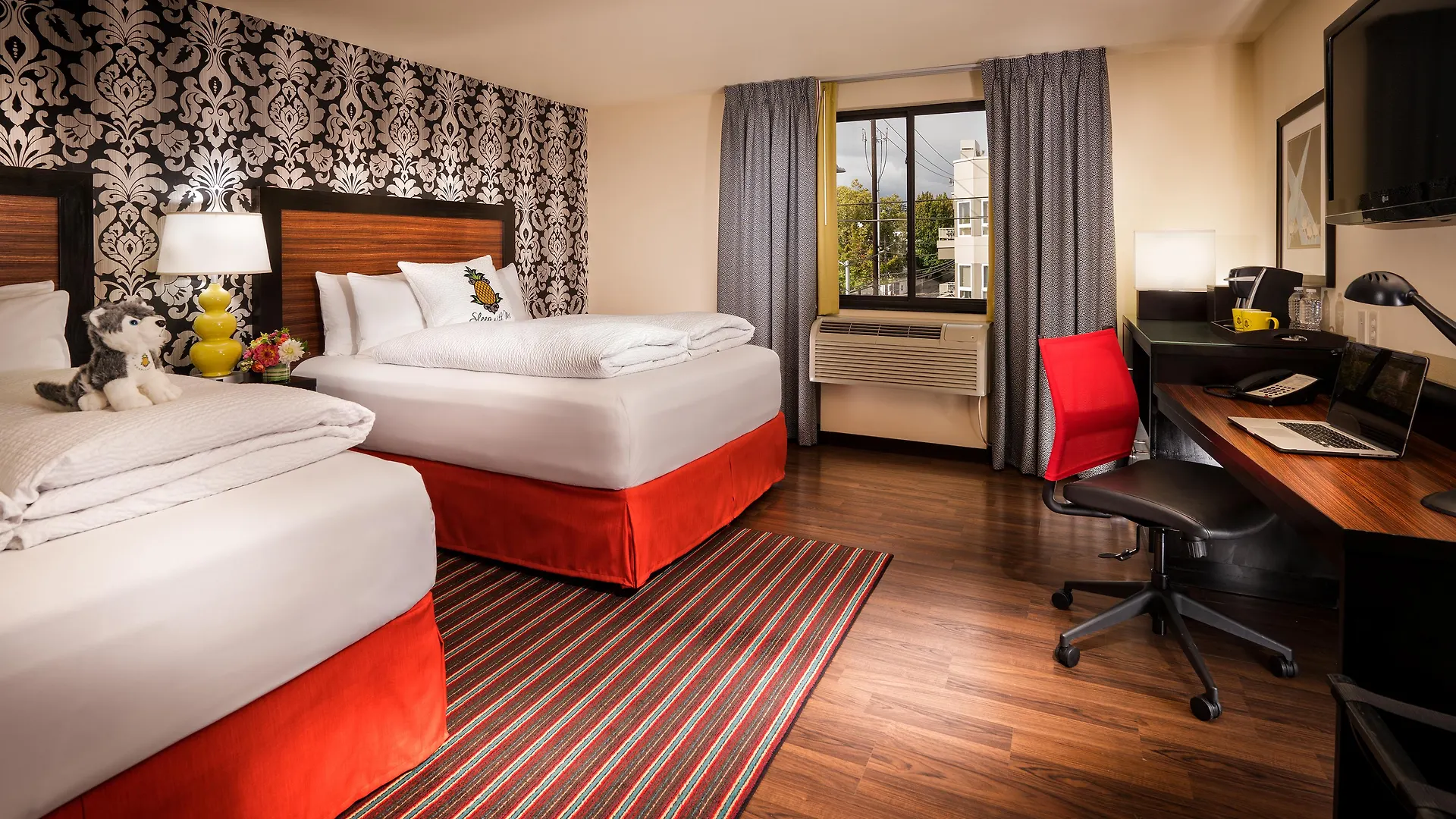 Hotel Staypineapple, The Maxwell Hotel, Seattle Center Seattle